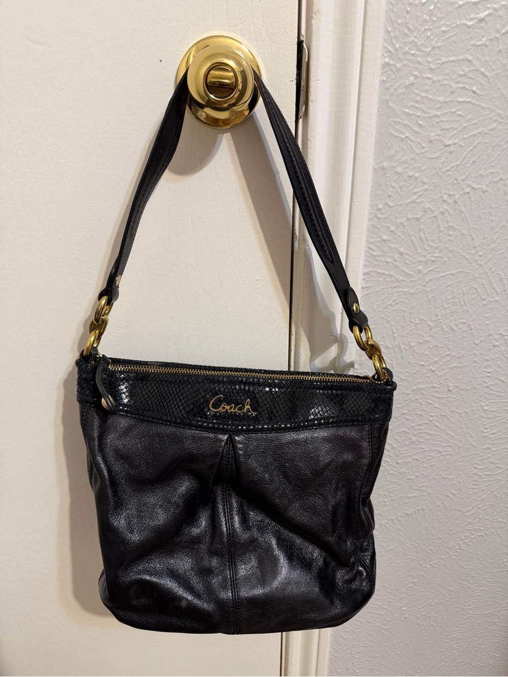 Vintage Ashley Coach Black Leather Shoulder Bag with Gold Hardware